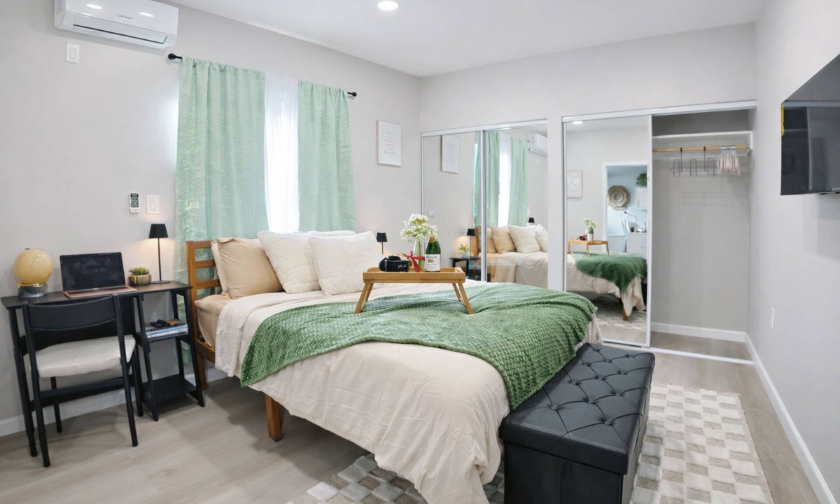 Fullerton House | New 2BR 2BA Entire Home in Fullerton Family & Pet Friendly