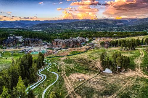 Peak 8 Apartment | NEW LISTING! One Ski Hill Escape condo