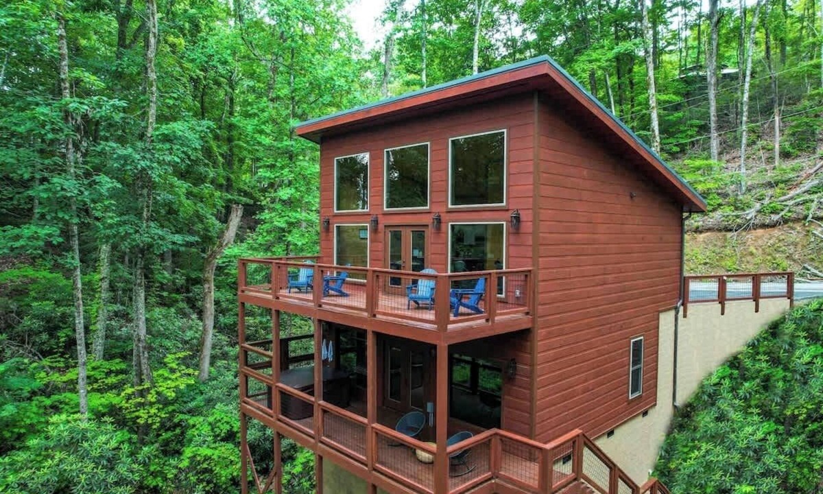 Chalet Village Ski Chalet | New Mtn Chalet | Hot Tub | Near Downtown & GSMNP