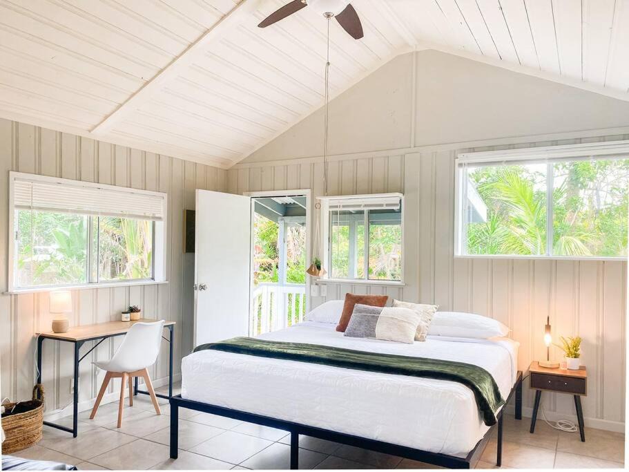Keaau Apartment | NEW! Spacious Studio w Full Kitchen ~ 2Mi to Beach