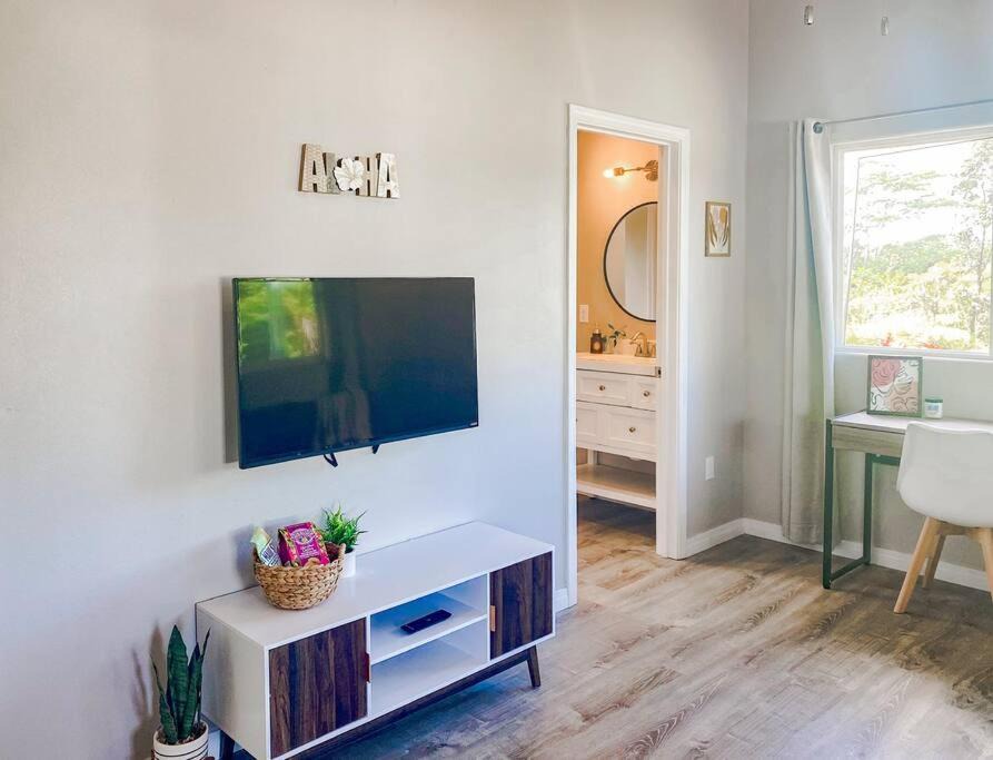 Keaau Apartment | NEW! The Lovely Hibiscus House, 2mi to Ocean!