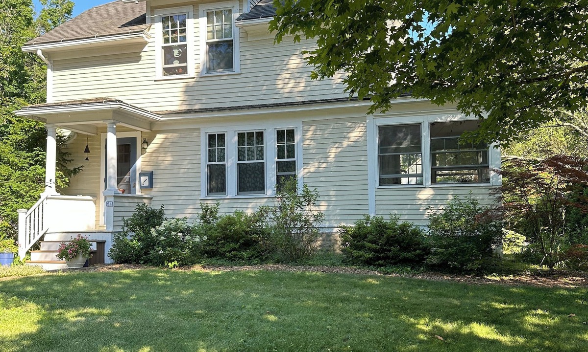 Northampton House | NEW! Updated 1920's Craftsman near Smith College for Dec holidays + Jan