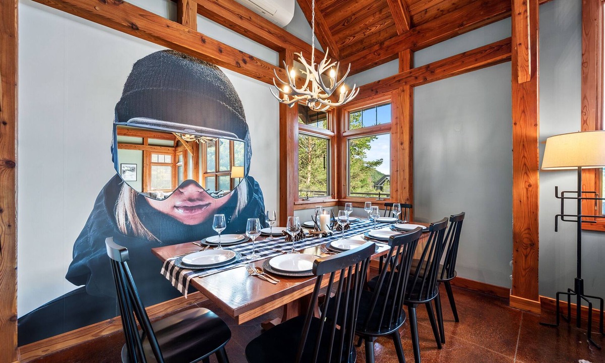 Ellicottville Cabin | NEW! - Walk to Village!👍 Stunning timber chalet!👌 Hot-Tub, Bonfire🔥& more!