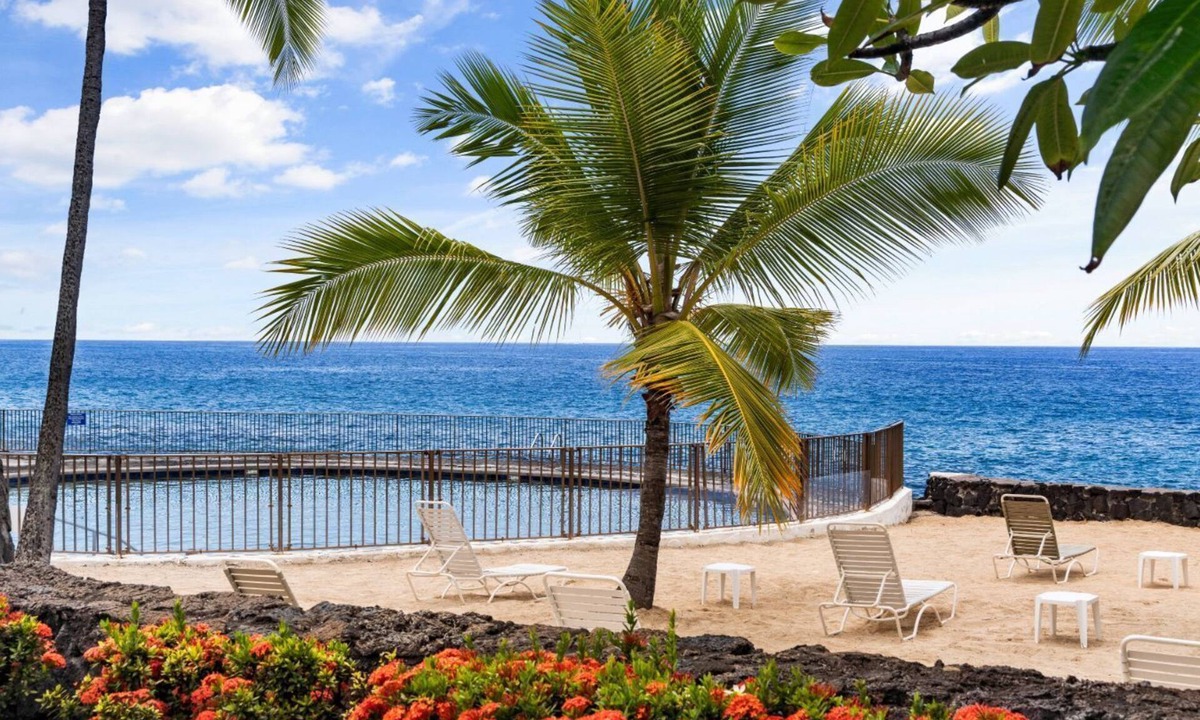 Kailua-Kona Condo | 🏖️Newly Remodeled | Ocean View | AC | Ground Floor
