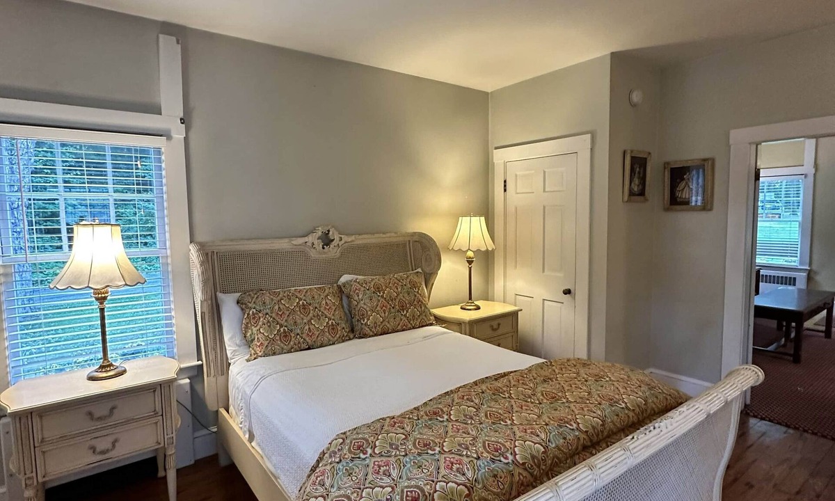Mount Vernon House | Nightingale Cottage