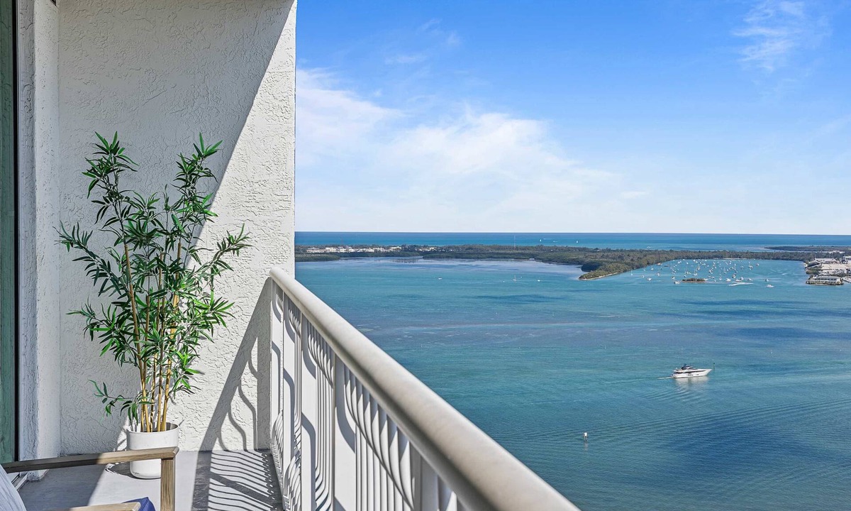 Brickell Condo | Ocean & City View Brickell Condo w free parking