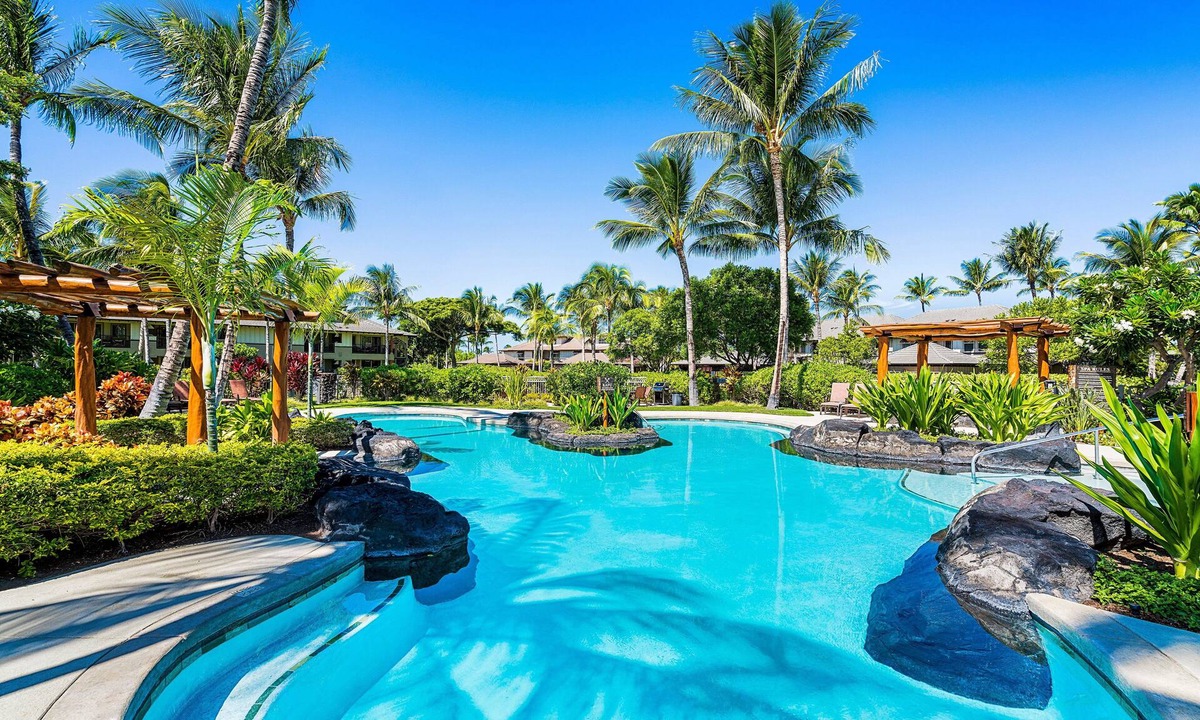 Kamuela Condo | Ocean & Mountain Views - 2BR With Loft, 4 Beds - Relax in Luxury - Vrkcv