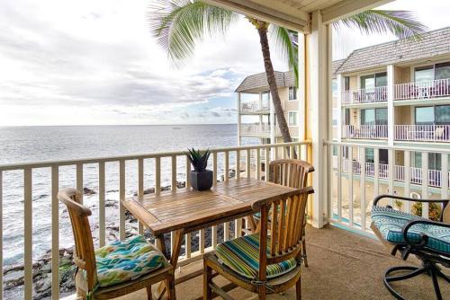 Kailua-Kona House | Oceanfront Condo to Enjoy Sea Breeze and Sunset on Lanai which hangs over the ocean! - Hale Kona Kai 305
