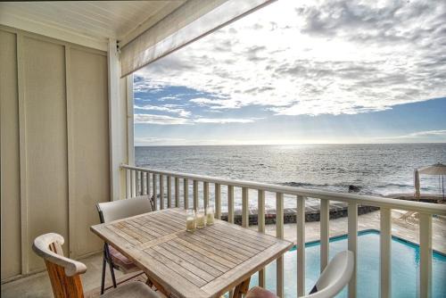 Kailua-Kona House | Oceanfront Condo & Walking Distance to Beach and Town- Hale Kona Kai 207 by Casago Kona
