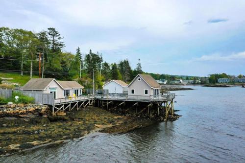 Boothbay Harbor House | Oceanfront Cottage & Studio on Mill Cove w/Water Views, Deck - Walk Downtown