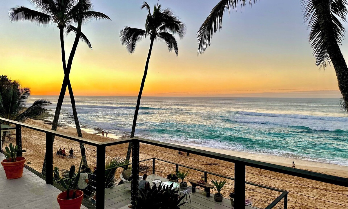 Pupukea Apartment | Oceanfront Flat Sunset Beach Legendary North Shore