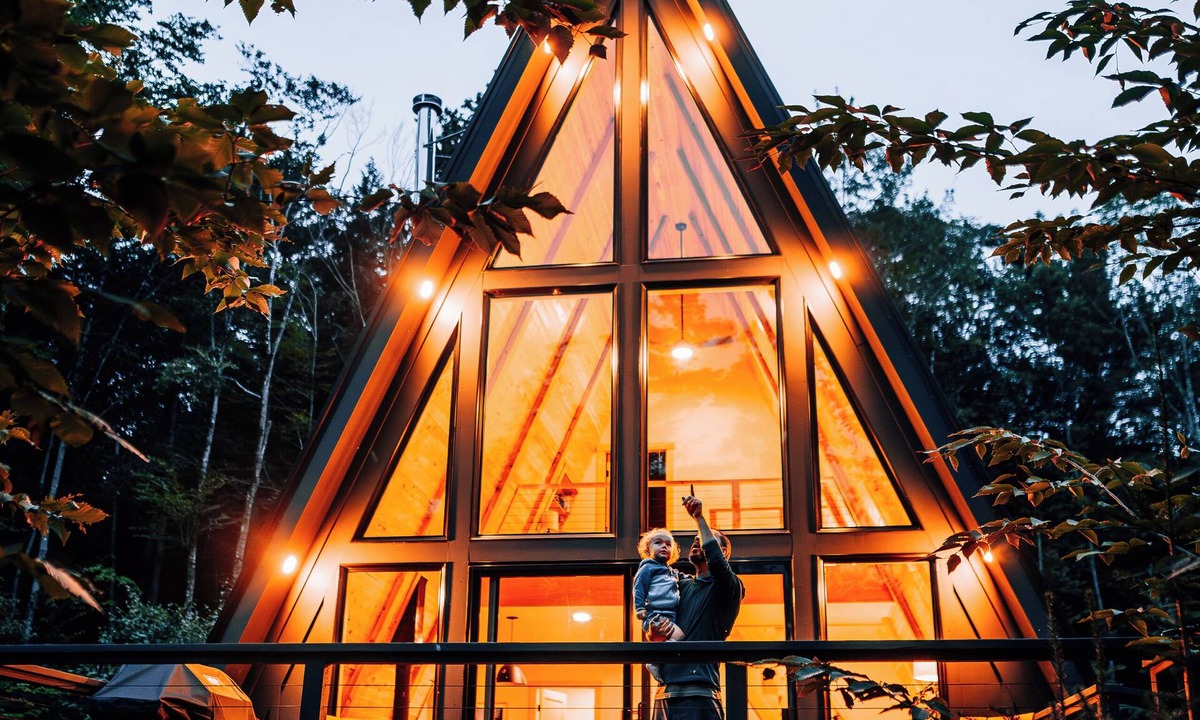 North Jay Cabin | Off-Grid w/Wood Fired Hot Tub - Modern, Clean and Cozy - 4 Kayaks - 90 Acres