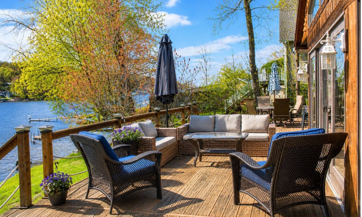 Wolcott Cottage | On Bay Time- Modern Waterfront Escape