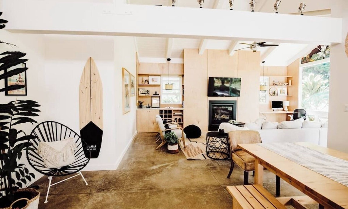 Princeville House | On Golf Course, Cedar Hot Tub, Walk to Beach, Market, Trails! BOHO Modern