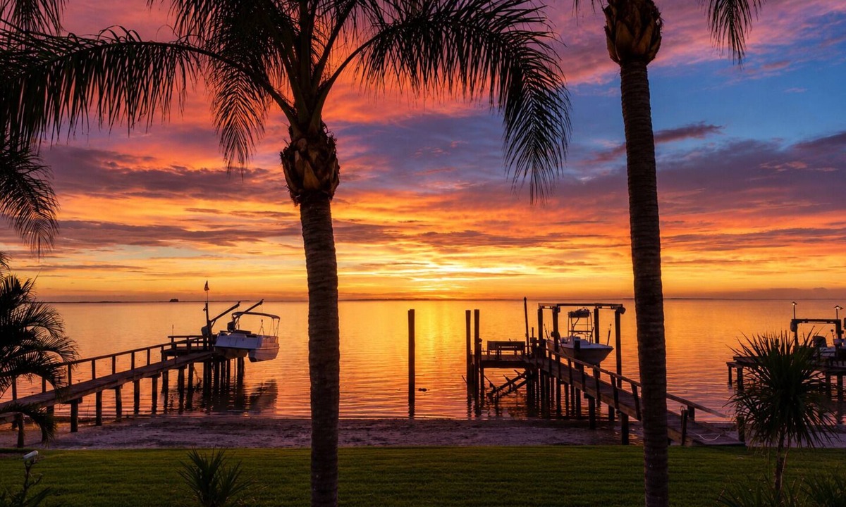 Crystal Beach House | On the Gulf! Luxury 4/3 with 2 Master Bedrooms, Pool and Spa and dock!