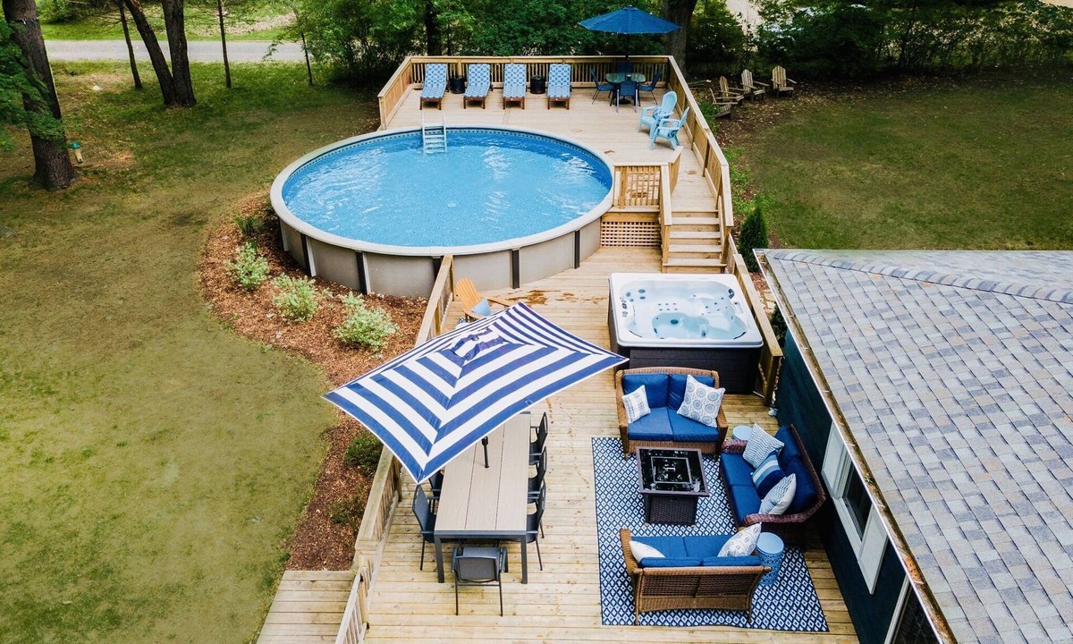 Sawyer House | One September weekend left- Heated pool Open!