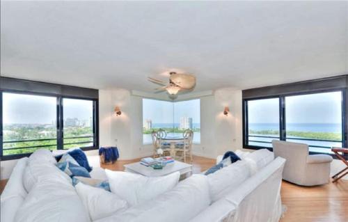 Pelican Bay Apartment | Panoramic 2 Bedroom Corner Retreat with Expansive Views