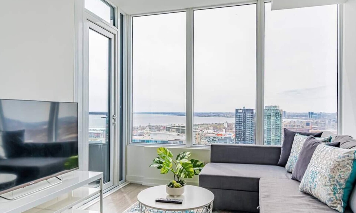 King West Village Condo | Penthouse 2BR-2Bath, Lake View