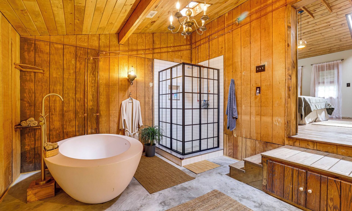 Pocono Pines House | Pet-Friendly Ski, Swim & Relax Poconos Getaway