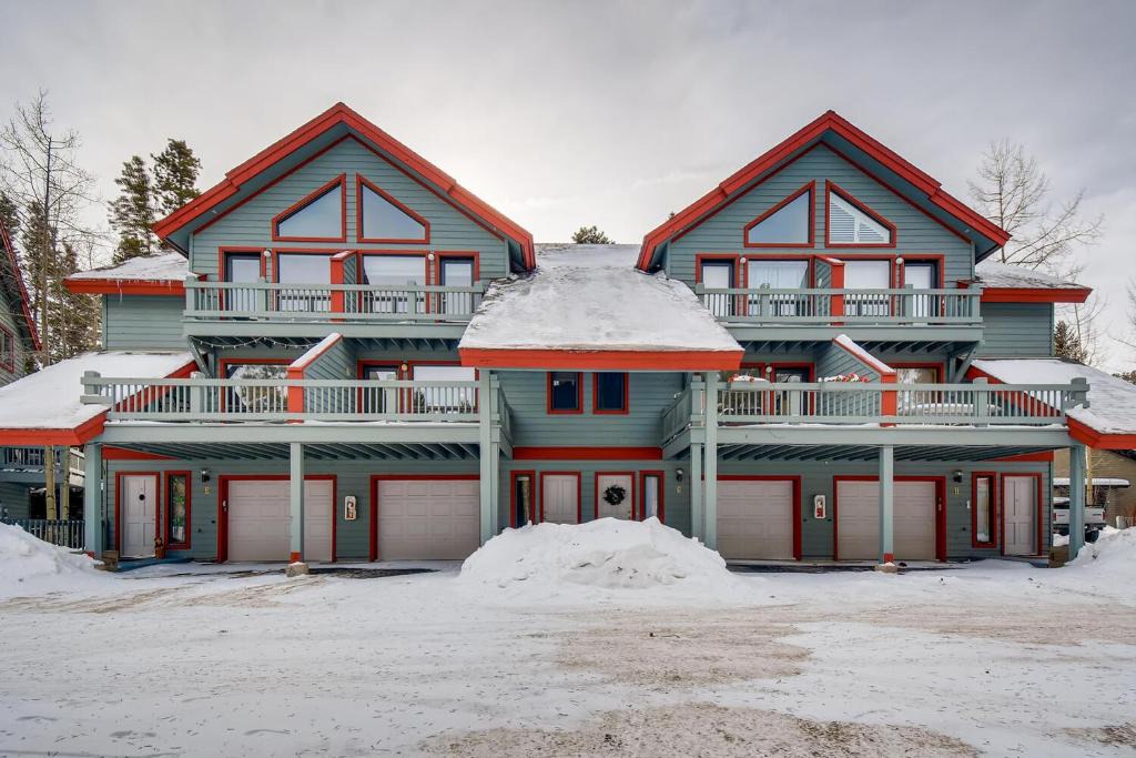Warrior's Mark House | Pinecreek #F - 3 BR - Close to Town - Shuttle to Slopes - Pool and Hot Tub Access
