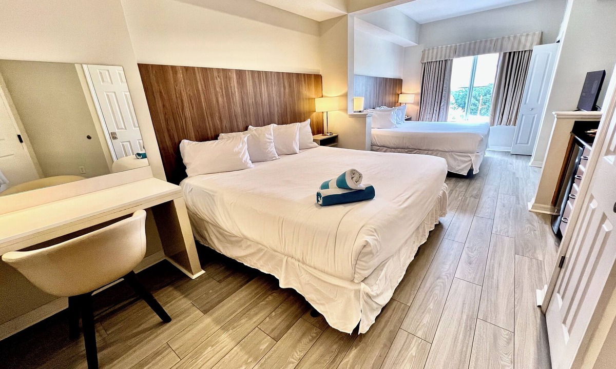 Florida Center Resort | Premium Universal Studios King Bed Resort Studio Free Parking Kitchenette 507H