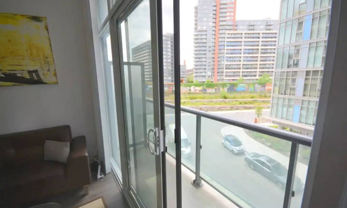 King West Village Condo | Private 3rd Floor [Security—Quiet—Gym—Furnished] 1BR Avail Queen St W. Downtown