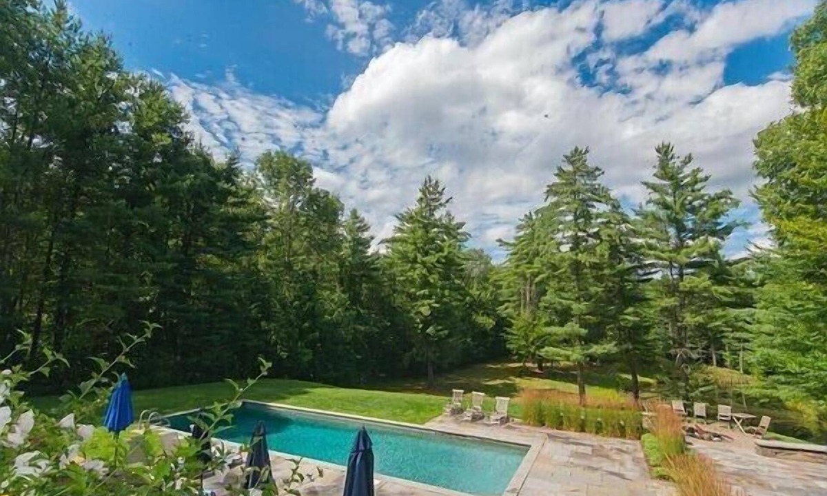 Old Chatham House | Private 73-Acre Estate w/Pool & Pond, 6 Bdrms, Avail Full Month of Sept