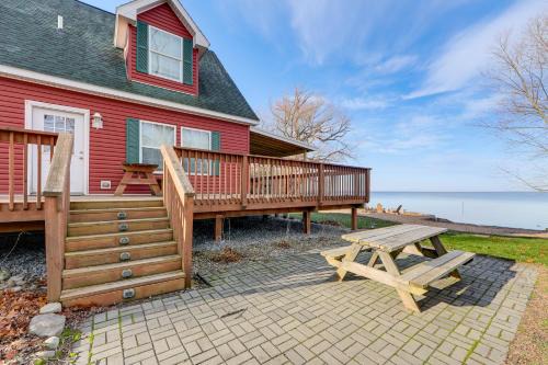 Canastota House | Private Beach & Sport Court! Home on Oneida Lake