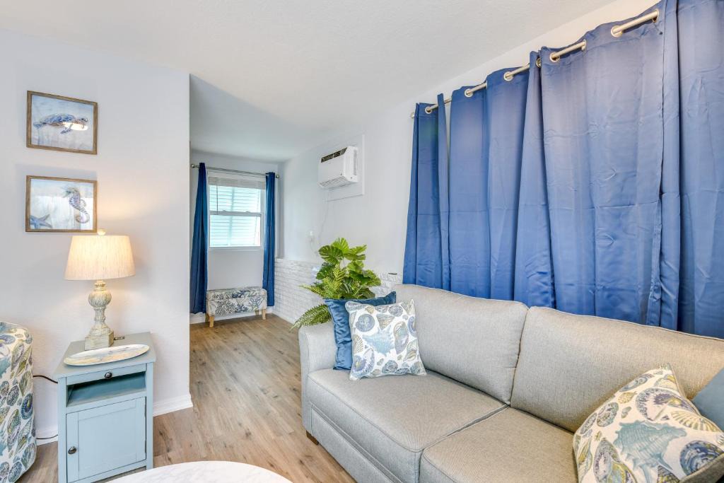 Ocean City Apartment | Private Hot Tub: Fort Walton Beach Bungalow!