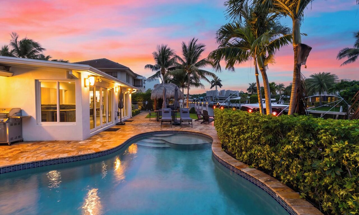 Bel Air House | Private Pool + Tiki Lounge + Al Fresco Dining | Canal Front | Coral Current