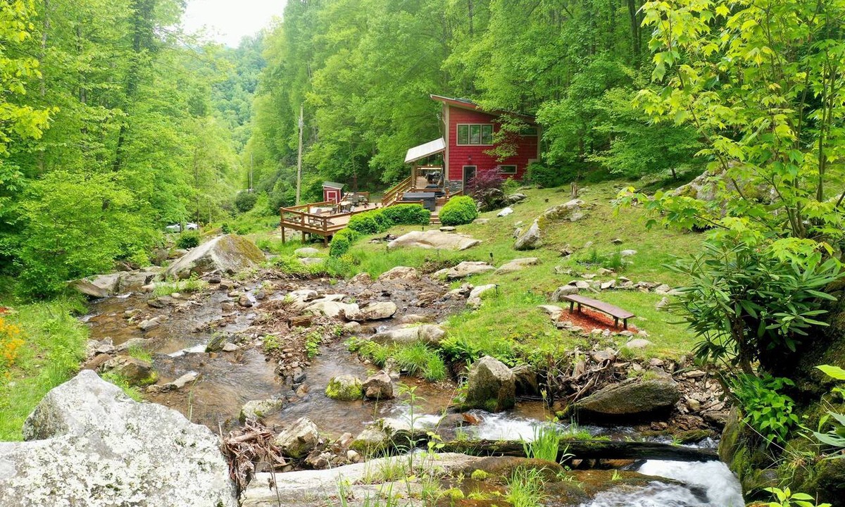 Hot Springs House | Private Waterfalls, Creek, Fire Pits, Hot Tub, Private Hiking & Level 2 Charging