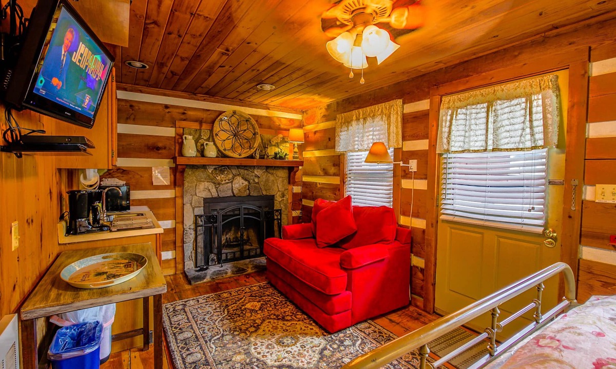 Blowing Rock Cabin | Queen Cozy Cabin on Main St