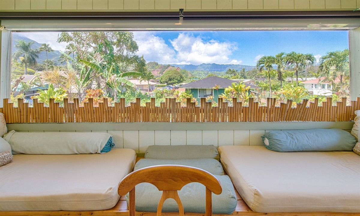 Rainbows Beach Town | Hanalei
