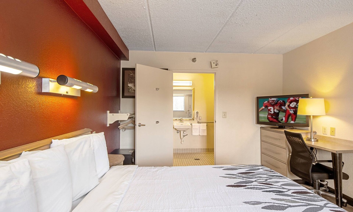 Elkhart Hotel | Red Roof Inn Elkhart