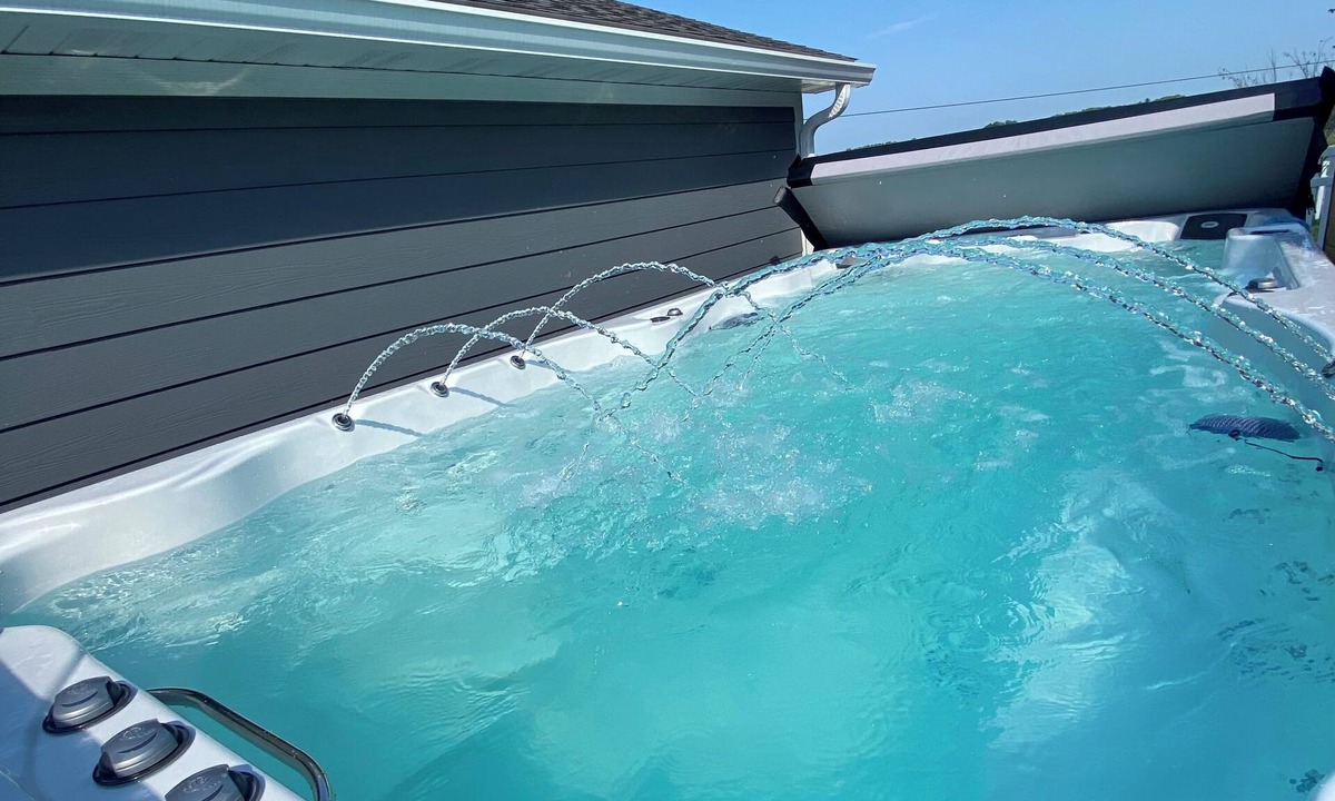 Perryville House | Retreat Air - King Bed, Swim Spa & No cleaning fee