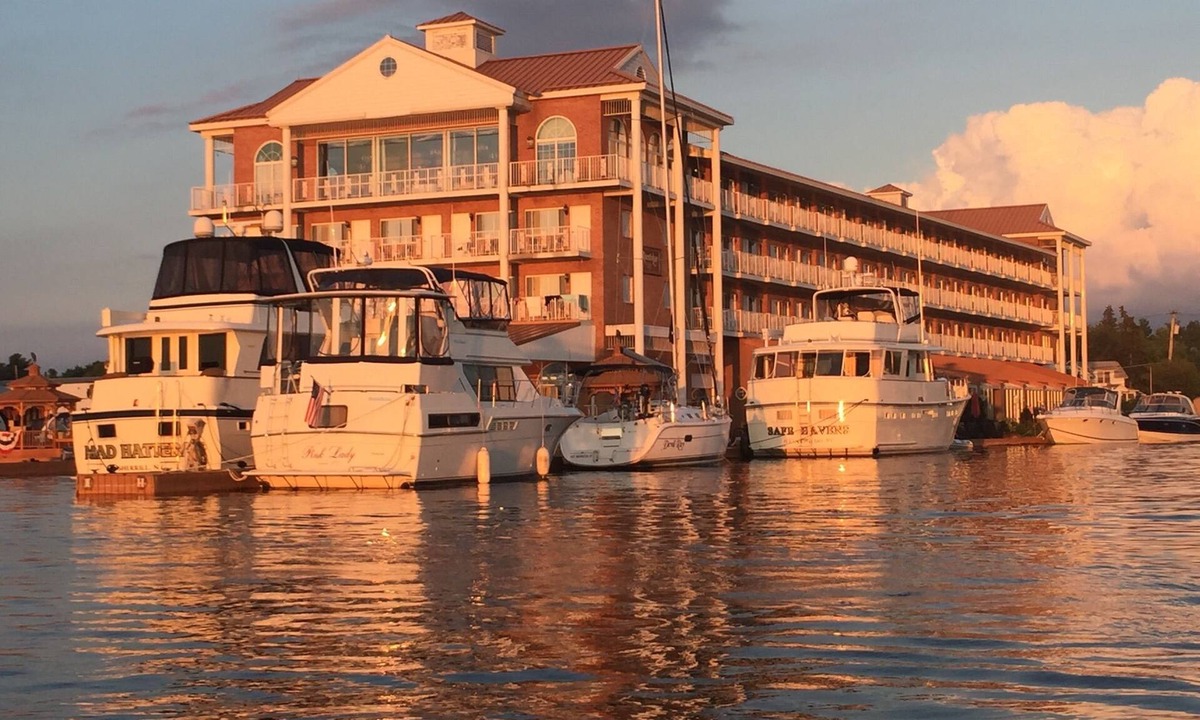 Alexandria Bay Resort | Riveredge Resort