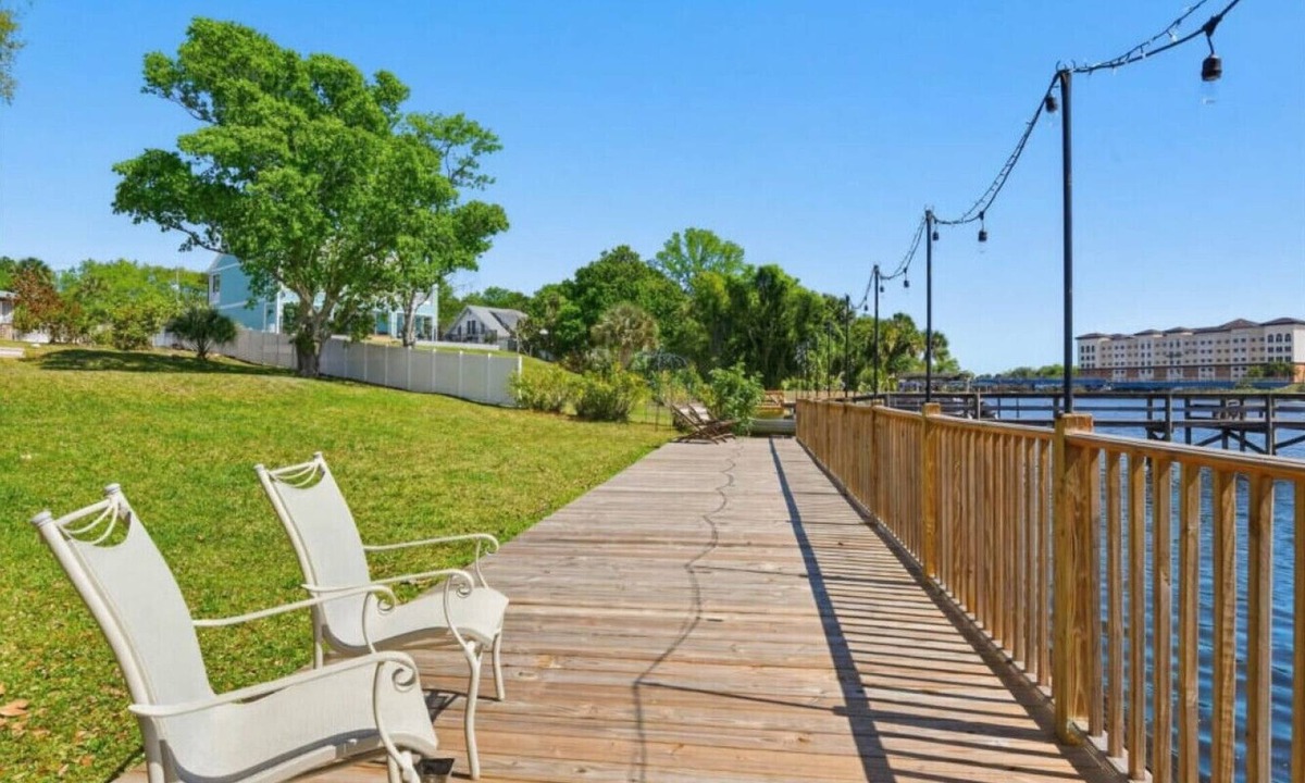 Historic Downtown Melbourne House | Riverfront Home with Guest House, Deck and Yard