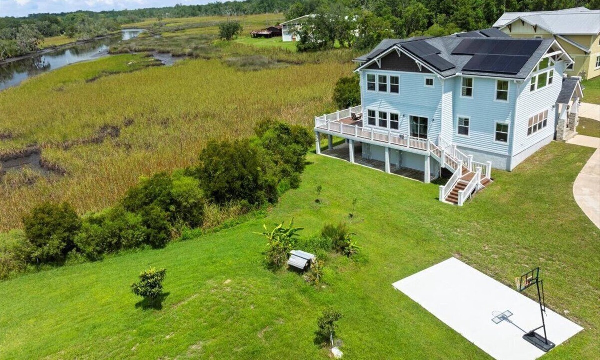 Northside House | Riverfront Luxury - Gym, Game Room, Pet-Friendly