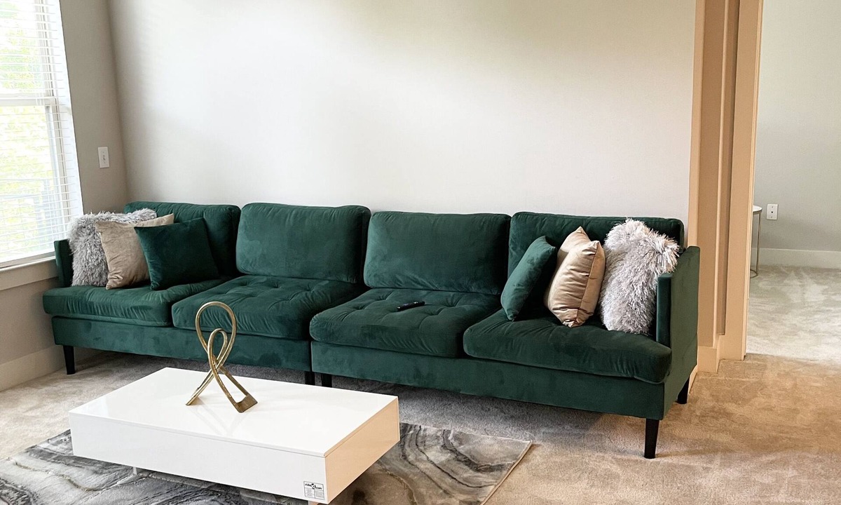 Piedmont Heights Apartment | ROOFTOP VIEWS! Relax in our stylish and bring apartment in Atlanta