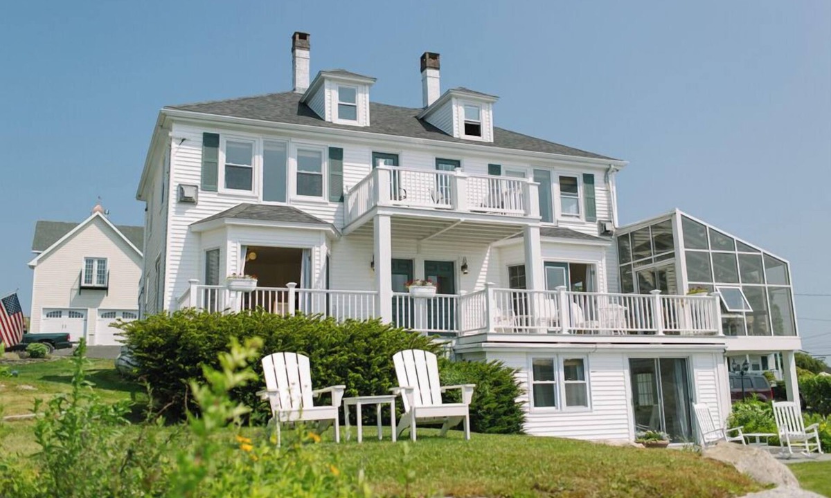 Boothbay Harbor Hotel | Room 14 at Admiral's Quarters Penthouse | Stunning Views + King Bed + Trundle