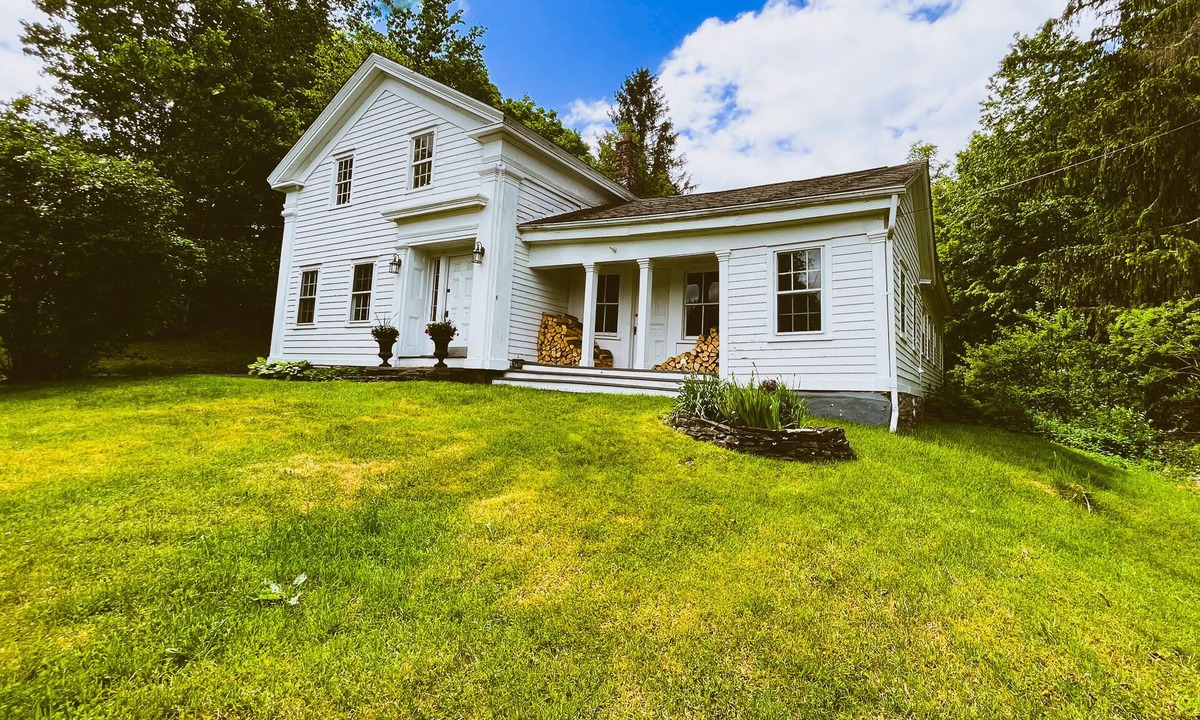 Jefferson House | Rustic 1850 Farmhouse and Gardens on 5 acres!