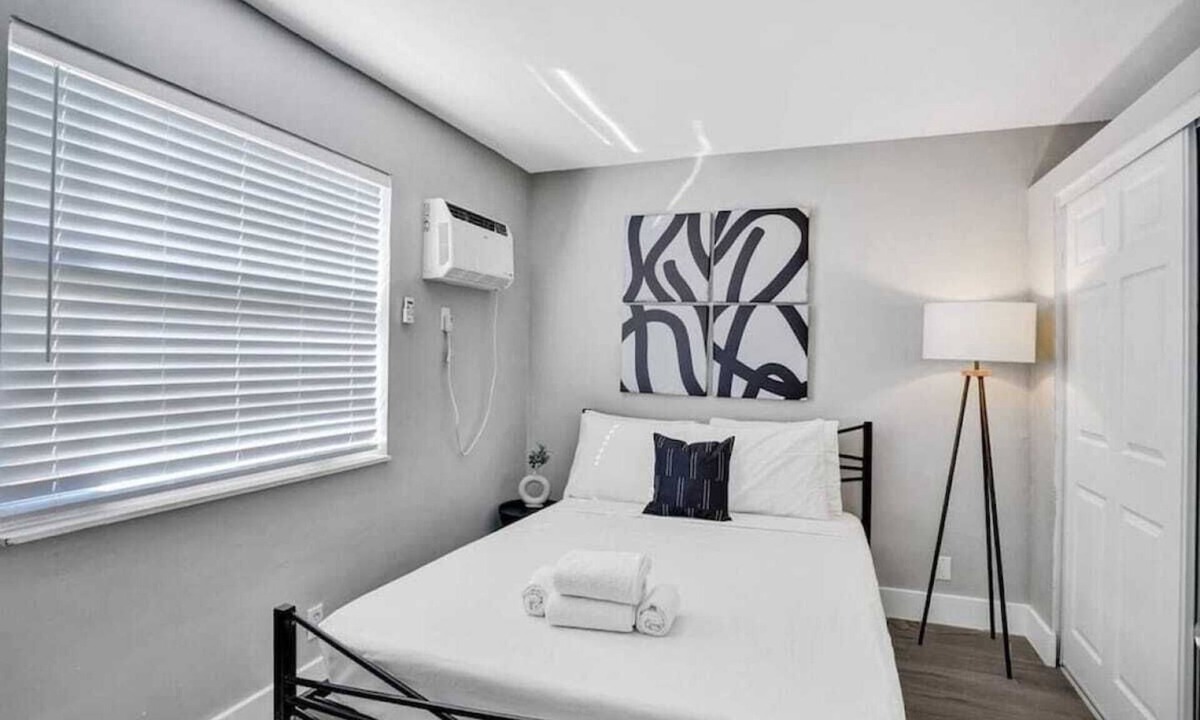 Poinciana Park Apartment | Rustic Retreats Modern 1BR in the heart of FL