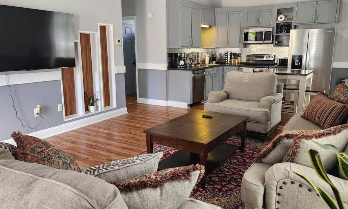 Douglasville House | Saba House -Pool, King Bed, Grill, WiFi, Parking