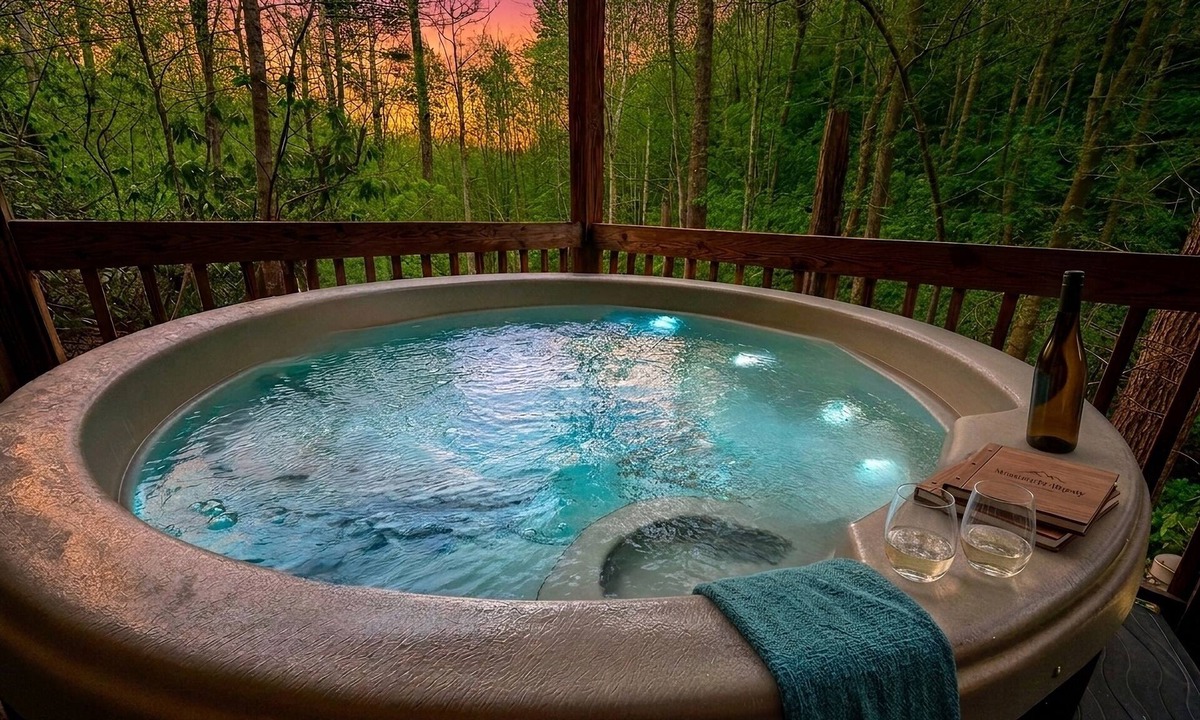 Sevierville Cabin | Secluded "Guest Fave" Cabin・Hot Tub・Dog OK!・Near Quiet National Park Entrance