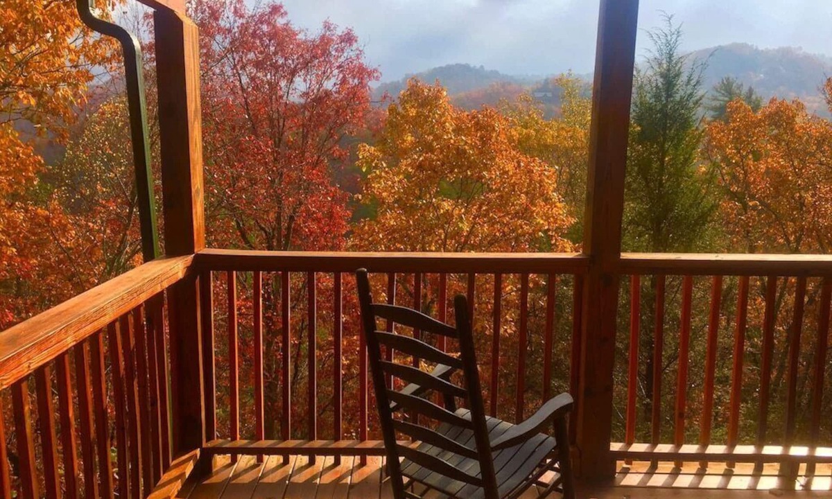 Sevierville House | Serene Mountain Getaway⭐️Views⭐️Gated Community⭐️Hot Tub⭐️Wildlife!