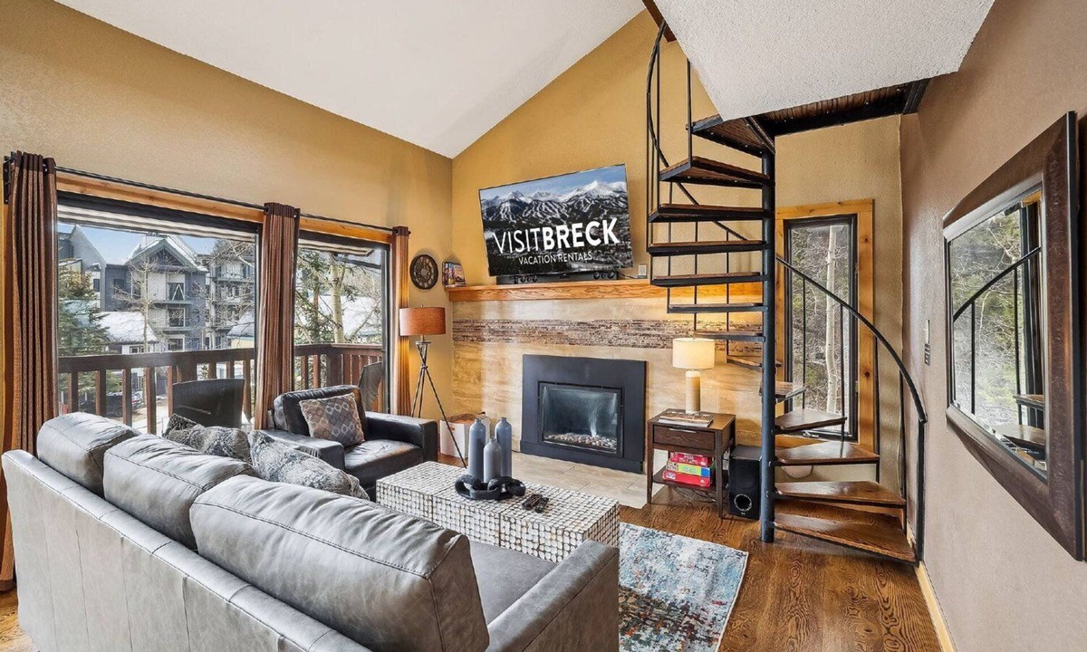 Four O'Clock Condo | Ski-In Breckenridge Condo with Hot Tub & Mountain Views at 4 O'Clock Lodge A16.