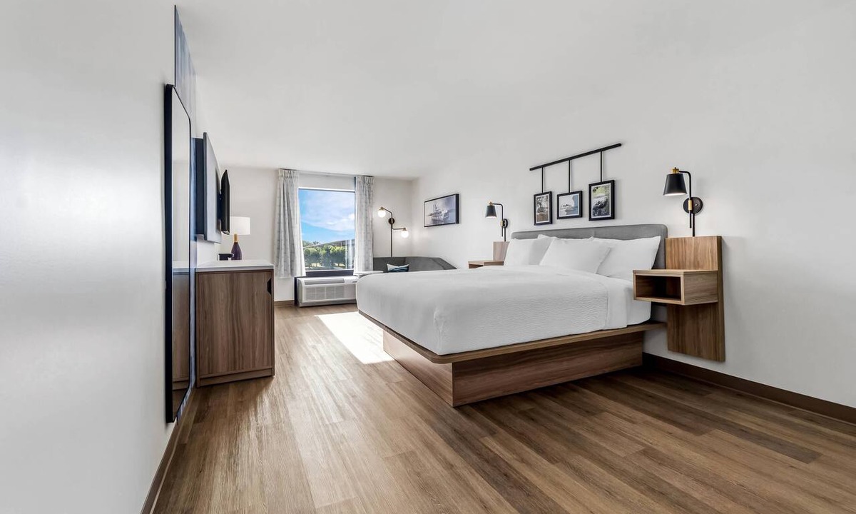 Savannah Hotel | Sleep Inn & Suites Savannah Tennessee Riverfront