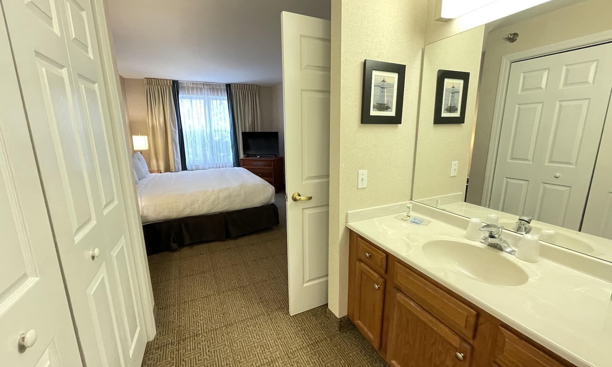 South Burlington Hotel | Smart Suites, an Ascend Collection Hotel
