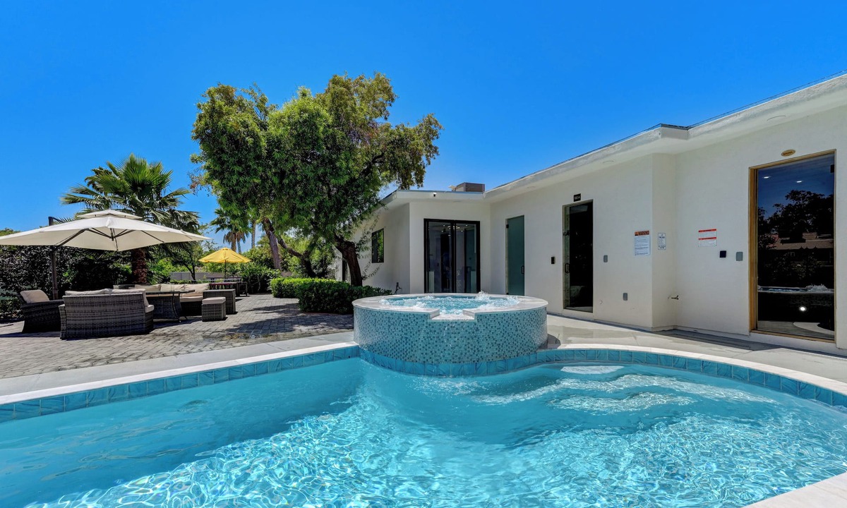 Enterprise House | Soothing 6-bedroom house with Pool and Heated Spa in vibrant Las Vegas