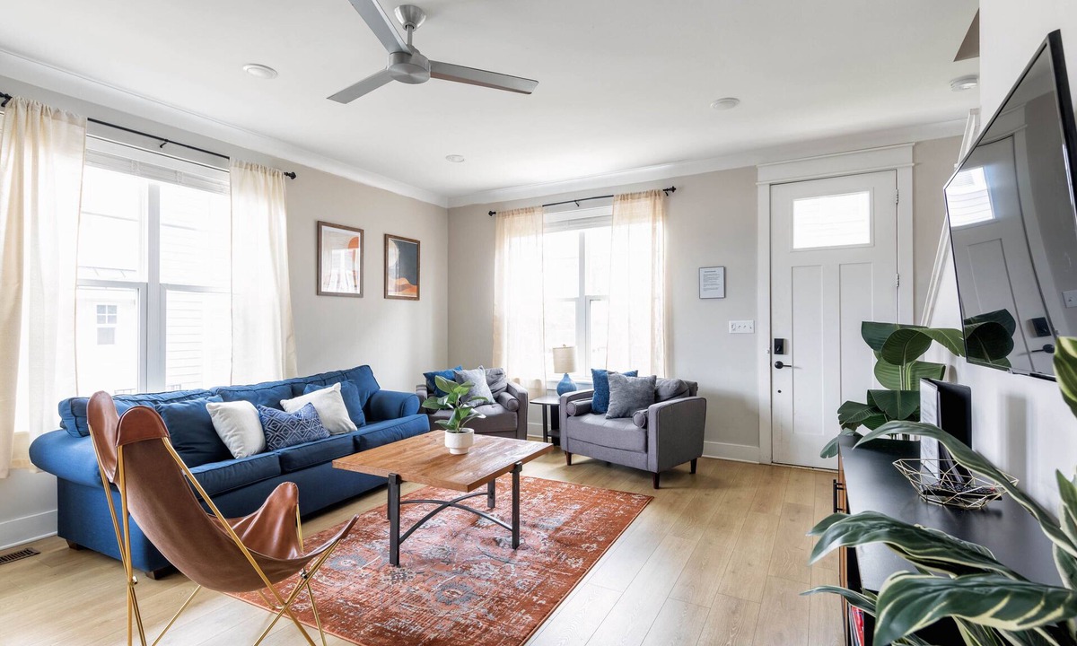 Talbot's Corner House | SOUTHERN VIBES| MODERN| PRIME LOCATION |10 Min -> DT